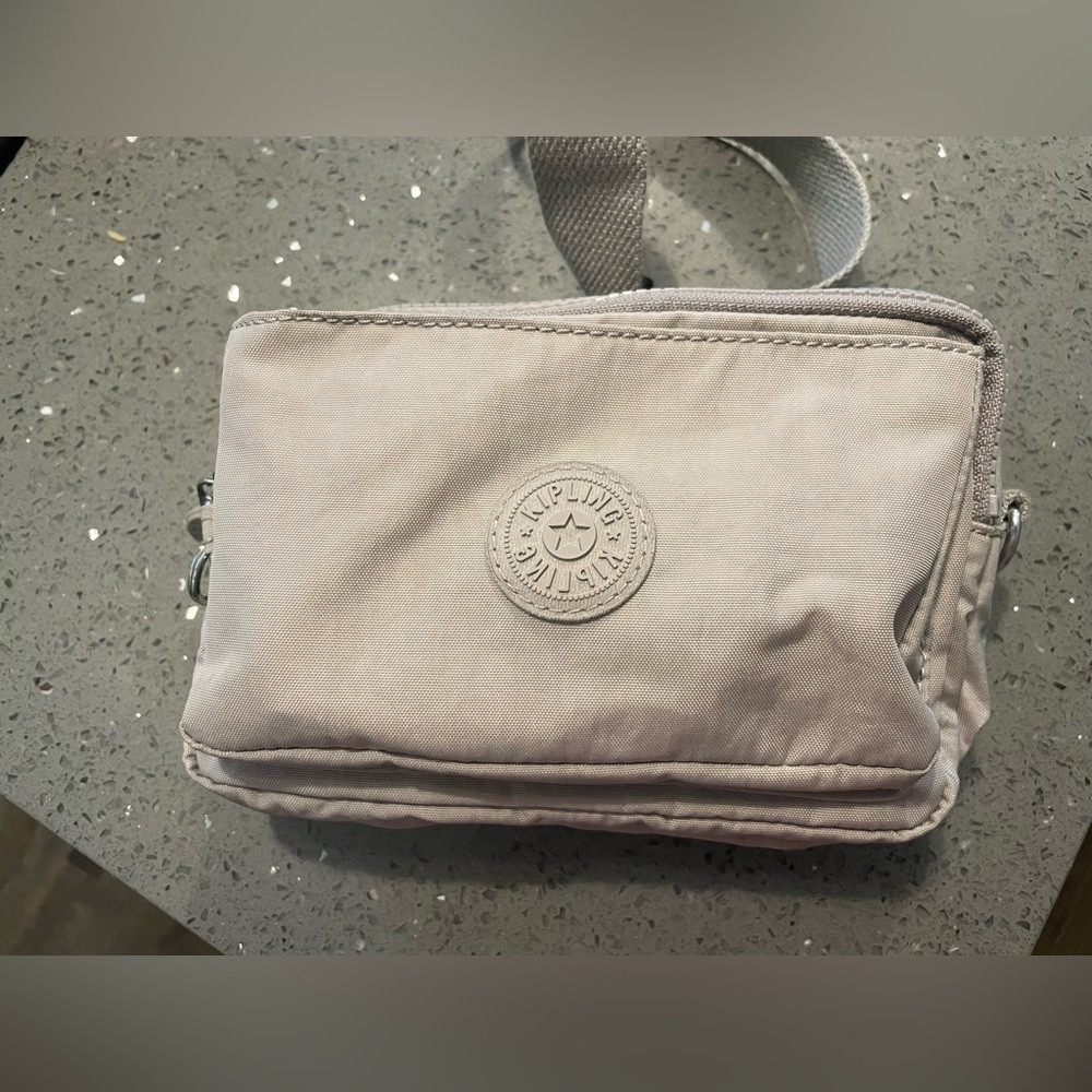 Gently used Abanu Multi Convertible Crossbody in Grey Gris